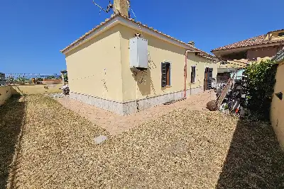 Villa in vendita, Via Rumenia , Pomezia