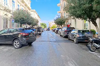 Negozio in vendita, Via Savoia, Siracusa