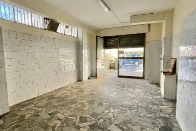 Negozio in affitto, Via Cesinali, Atripalda