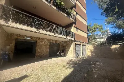 Box in vendita, Via San Lioce, Bari