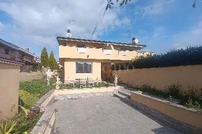 Villa Bifamiliare in vendita, via dei Castani, Anzio