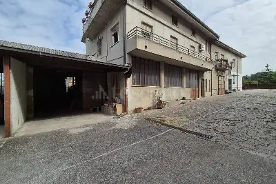 Laboratorio in vendita, Via Monte Baldo, Cantù
