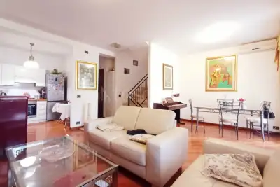 Villino a Schiera in vendita, Via di Marco Simone, Roma