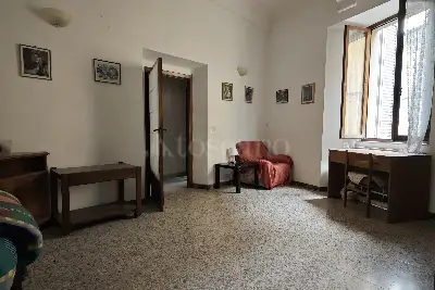 Casa in vendita, Via Camollia, Siena