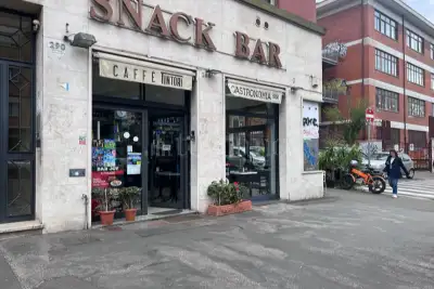 Negozio in vendita, Via Tuscolana, Roma