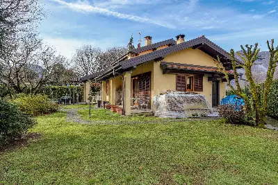 Villa in vendita, Via Luigi Pirandello, Besano