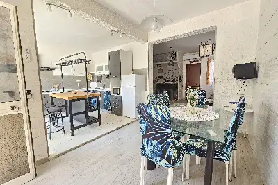 Villino a Schiera in vendita, Via Lago di Como, Pomezia