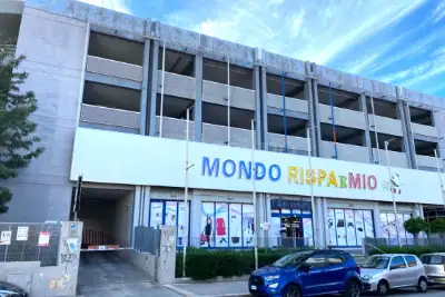 Box in vendita, Via San Lioce, Bari