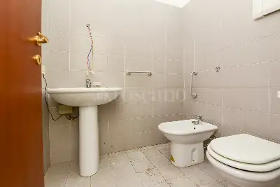 Casa in vendita, Via Adua, Erba