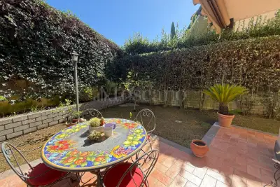 Villa Plurifamiliare in vendita, Via Giulio Venzi, Roma
