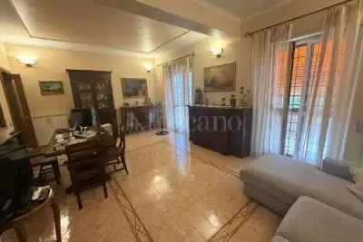 Casa in vendita, Via Virgilio, Pomezia