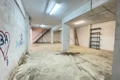 Negozio in affitto, Viale Giulio Agricola, Roma