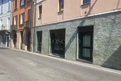 Negozio in affitto, Via Butti, Porto Ceresio