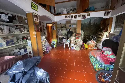 Negozio in vendita, Via Pier Crescenzi , Pomezia