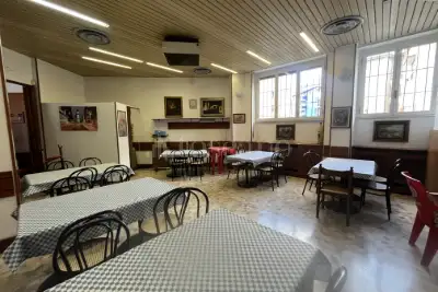 Negozio in vendita, Piazza Monte Falterona, Milano