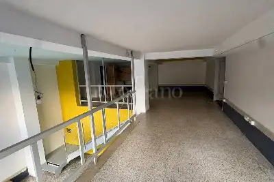 Negozio in affitto, Viale Vittorio Veneto, Modena