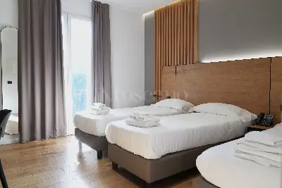 Albergo in vendita, Via Lazzarini, Sirmione