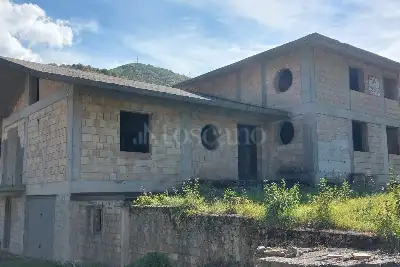 Casa Indipendente in vendita, Via Santa Barbara, Capistrello