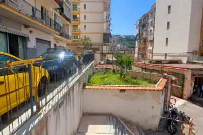 Negozio in vendita, Via Consalvo, Napoli