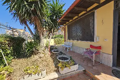 Villa in vendita, Via Rumenia , Pomezia