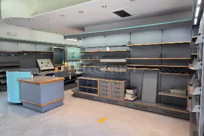 Negozio in vendita, Via Turati, Erba