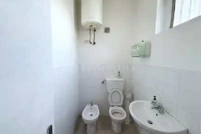 Negozio in vendita, Viale Pratese, Sesto Fiorentino