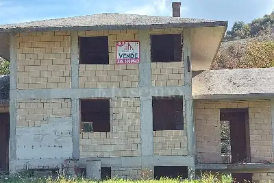 Casa Indipendente in vendita, Via Santa Barbara, Capistrello