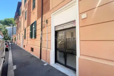 Negozio in affitto, Via Nazario Sauro, Roma