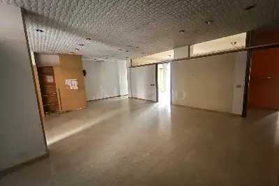 Negozio in vendita, Via Pietro Giardini, Modena