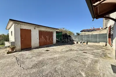 Villino a Schiera in vendita, Località Vecchi, Peschiera del Garda