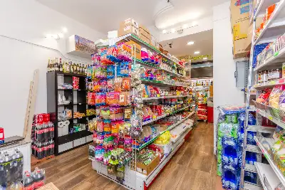 Negozio in vendita, Via Parmigianino, Milano