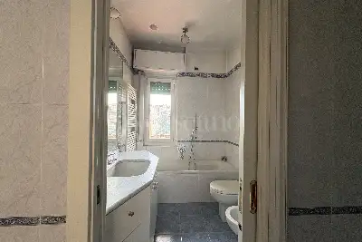 Casa in vendita, Via Lorenteggio, Milano