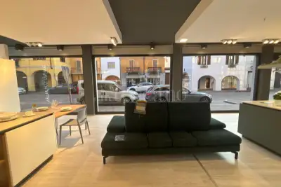 Negozio in vendita, Via Ginetta Caccianotti, Biandrate