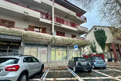Negozio in vendita, Mercogliano - Viale San Modestino, Mercogliano