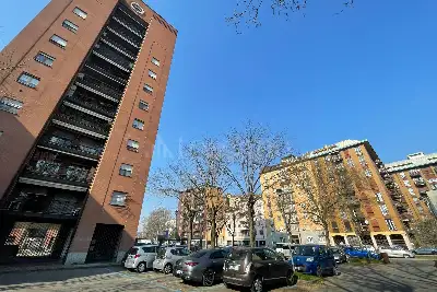 Box in vendita, Via Giambellino, Milano