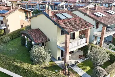 Villa in vendita, Via Achille Ambrosi, Peschiera del Garda