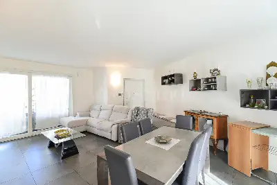 Casa in vendita, Viale Giulio Cesare, Como