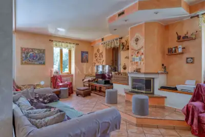 Casa Indipendente in vendita, Via Provinciale, Marchirolo