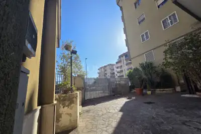 Box in affitto, Via Enzo Tortora, Napoli