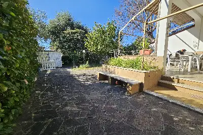 Villa Plurifamiliare in vendita, Viale delle Dalie, Anzio