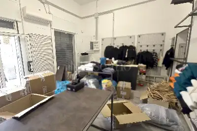 Negozio in vendita, Piazza Alfonso Capecelatro, Roma