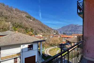 Casa in vendita, Via A. Manzoni, Brusimpiano