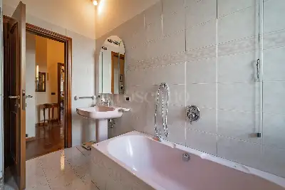 Casa in vendita, Viale Certosa 16, Milano