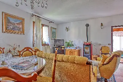 Casa Indipendente in vendita, Via Gaggio, Marchirolo