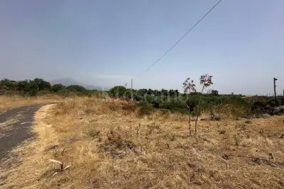 Agricolo in vendita, Via Corridoni Filippo, Gravina di Catania