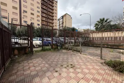 Negozio in vendita, Via Michele Titone, Palermo