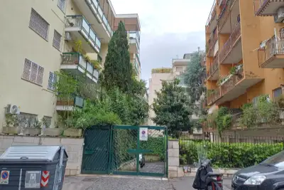 Box in affitto, Via Stefano Jacini, Roma