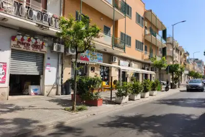 Negozio in affitto, Viale Commenda, Brindisi