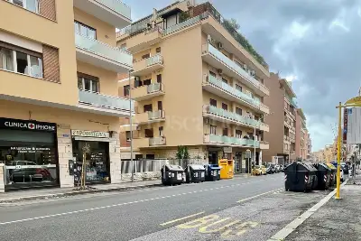 Negozio in vendita, Via Ugo de Carolis, Roma