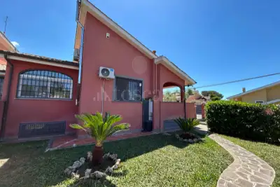 Villa in vendita, Via Vandoies, Roma